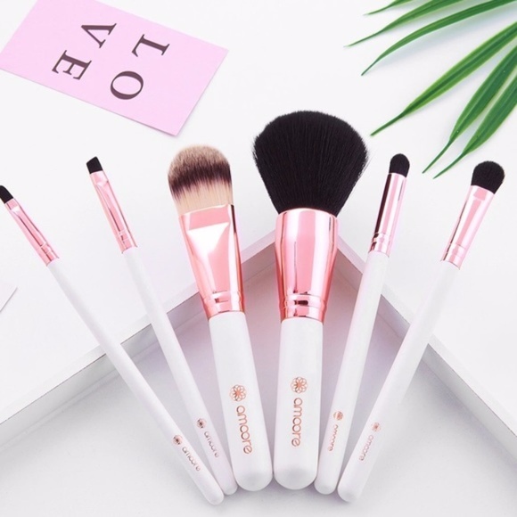 6 Piece Makeup Brush Set + Bag Included 👑 - Picture 5 of 7